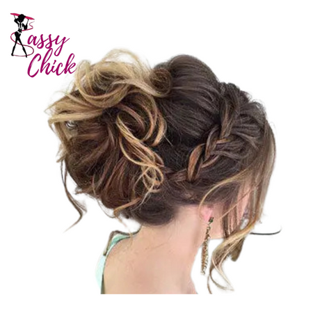 model using Curly Chignon Women Drawstring Ponytail Hairpieces Synthetic  Hair sass chick logo