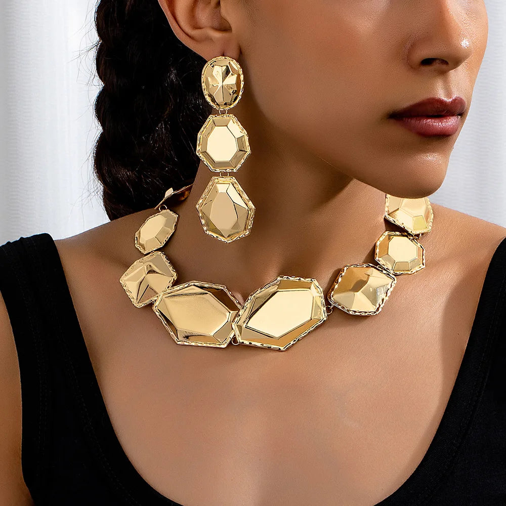 Model Using Geometric Design Connect Necklace and Earring