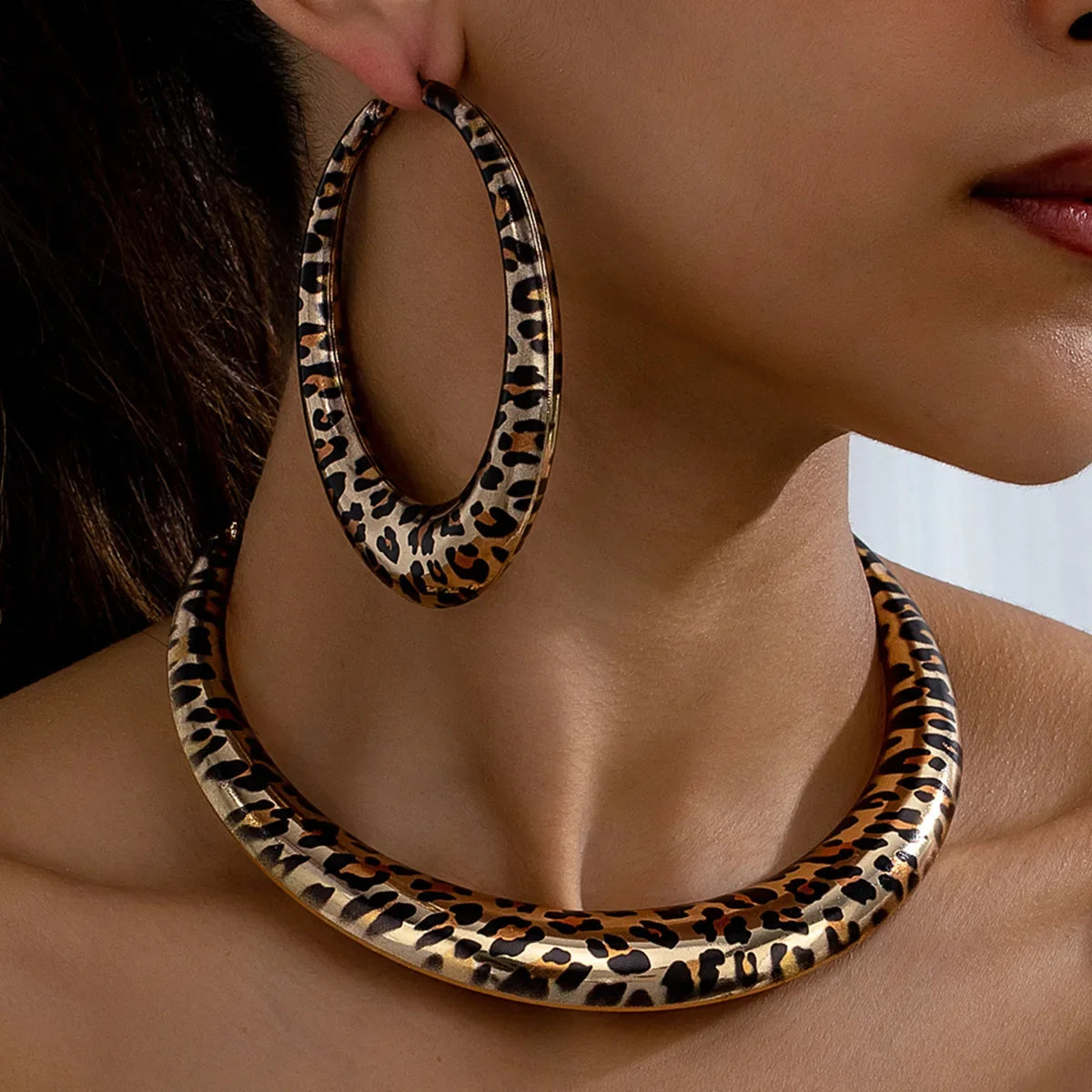 model using Geometric Leopard Exaggerated Earrings Necklace