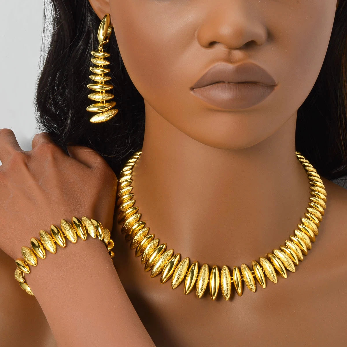 model using Geometric Metal Necklace Bracelet Earring Set