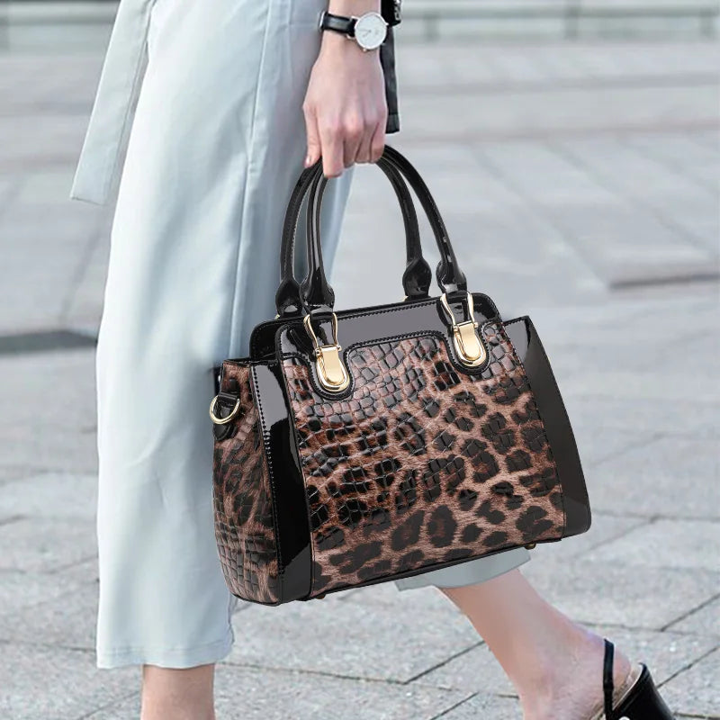 Model using Leopard Stone Patterned Large Capacity Handbag