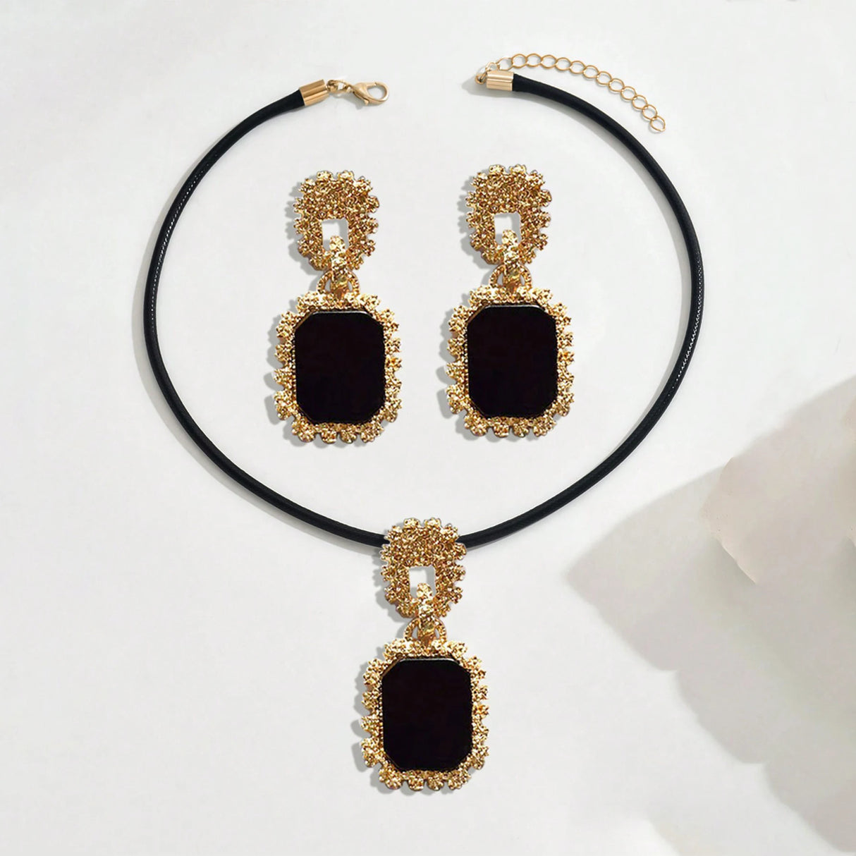 Luxurious Contrast Black And Gold Bold Statements Jewelry Set
