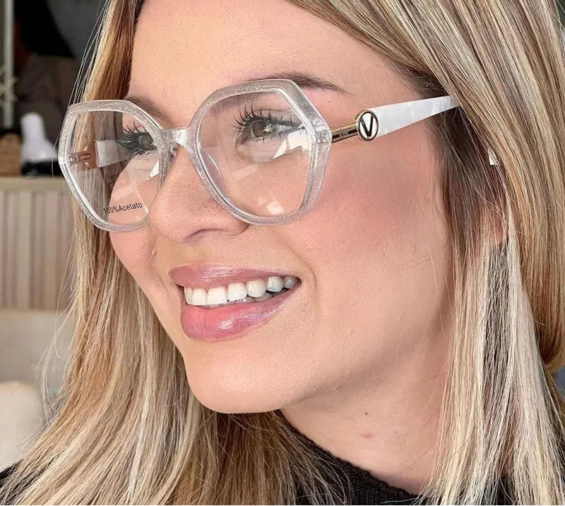 Model Using Luxury Design Anti Blue Light Blocking Glasses