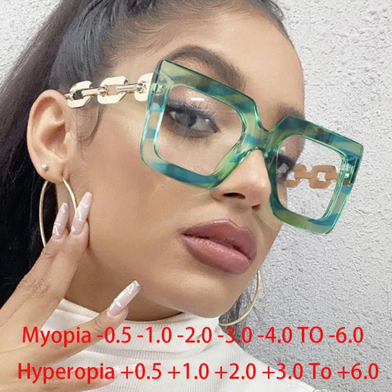 Model Using Oversize Hyperopia Chain Frame Clear Lens Eyewear