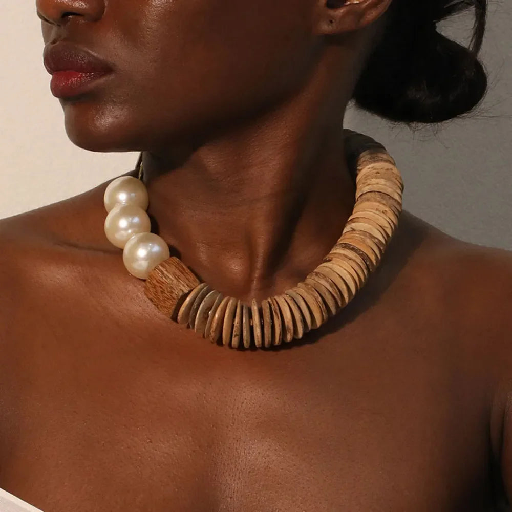 Model Using Pearls And Coconut Shell Handmade Necklace