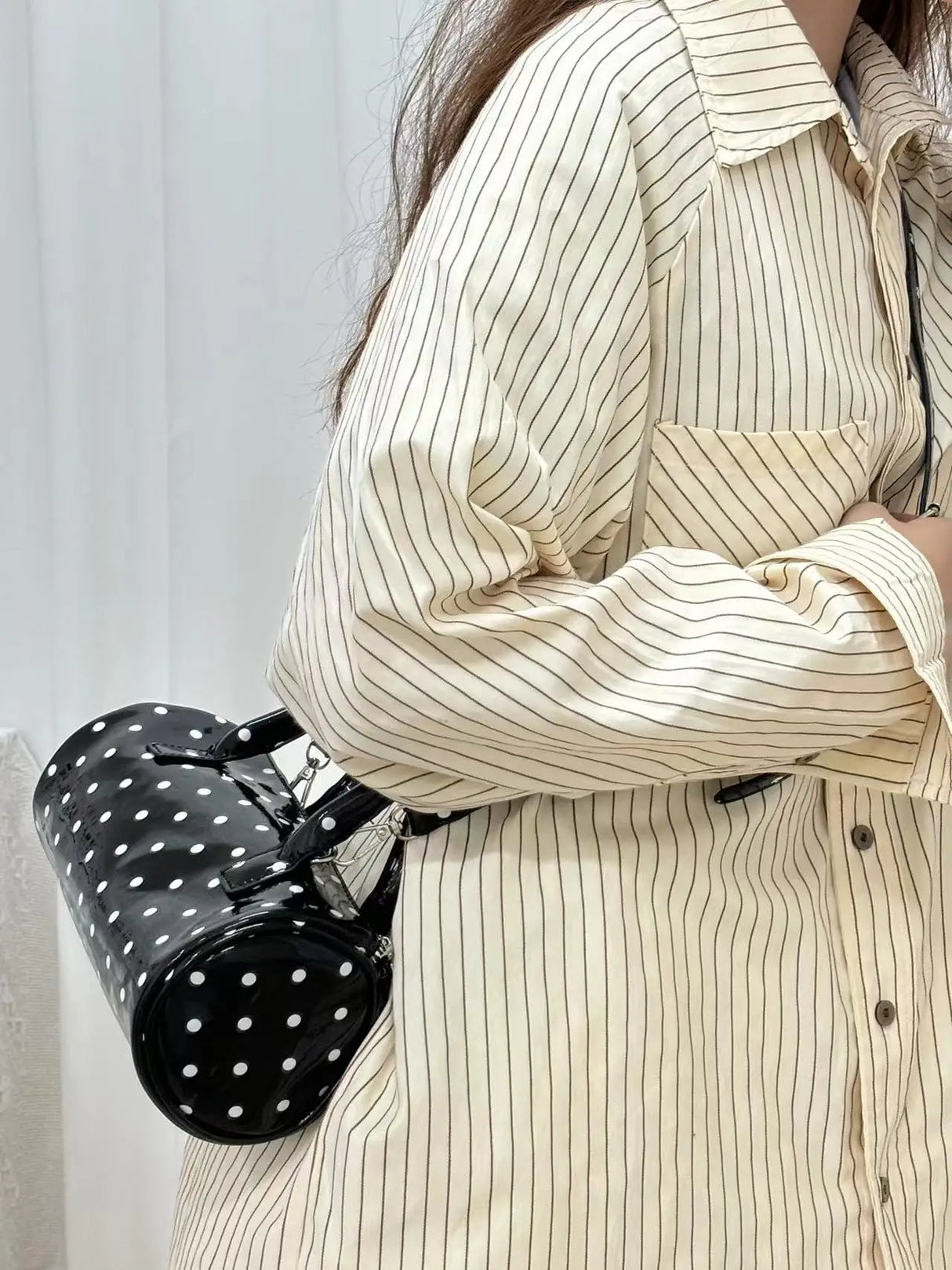 model using Polka Dot Barrel-shaped Cute Commuter Sac Handbag
