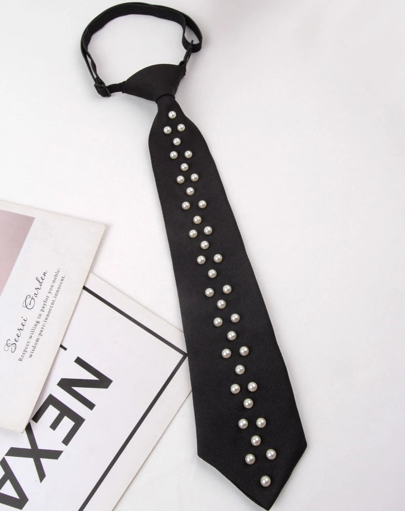 dot design retro pearl tie
