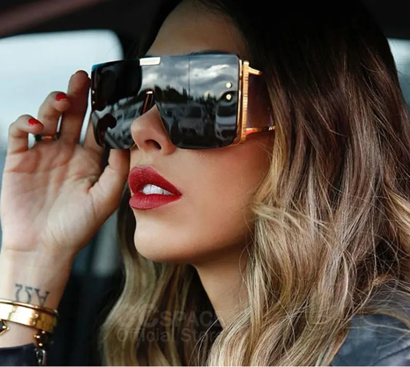 Model Using Retro Uv400 Vintage Oversized Sunglasses