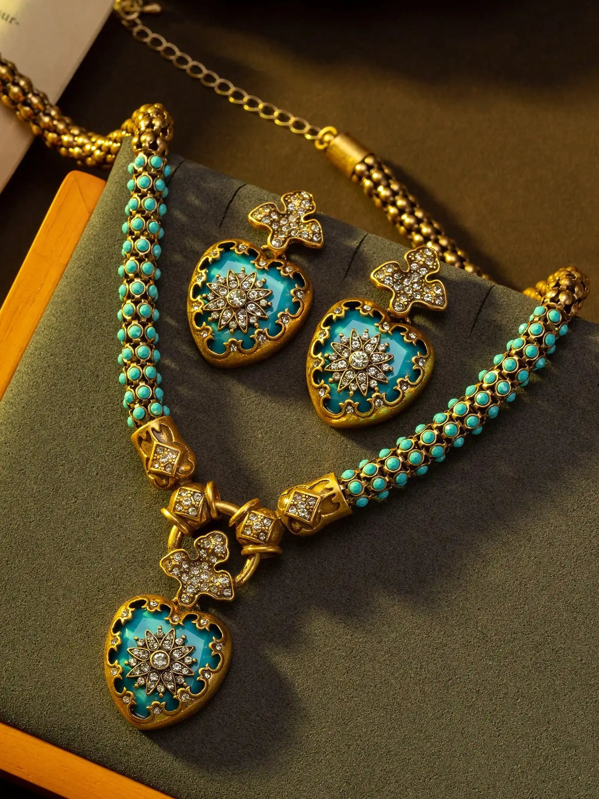 Rhinestone Vintage Inlaid Flower Blue Heart-Shaped Jewelry Set