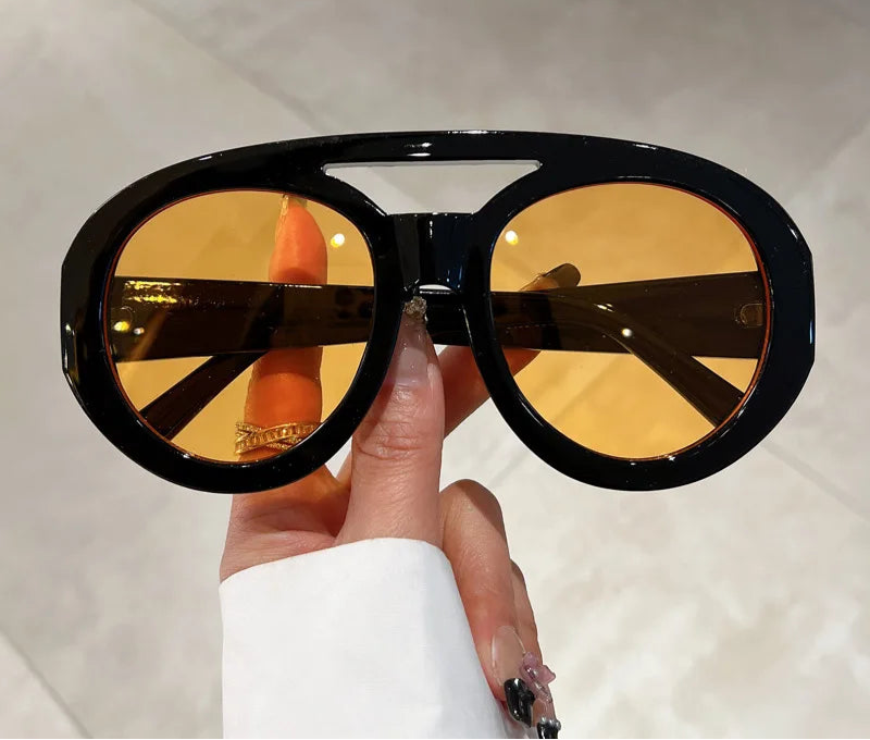 Round Goggle Gradient Sunglasses black frame, gold lens