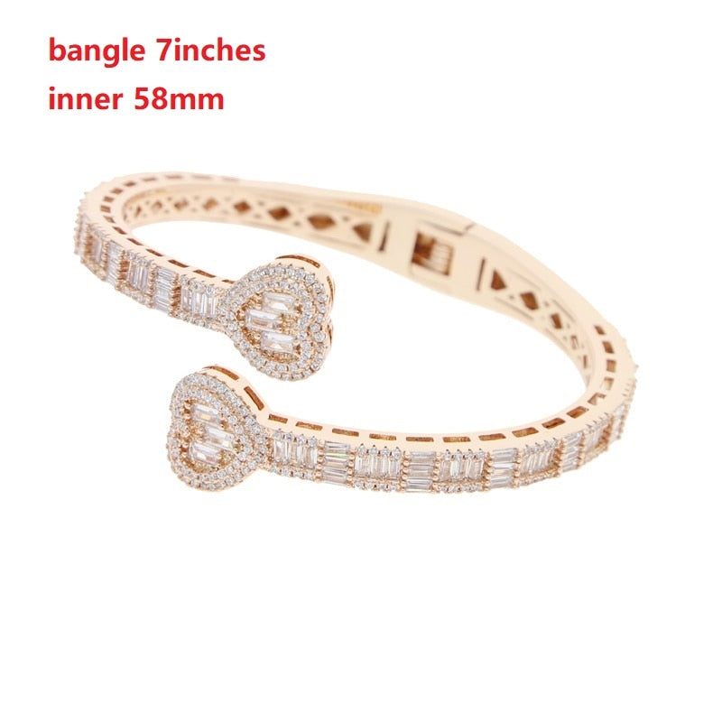 Dazzling Geometric Classic Heart-Shaped Bracelet