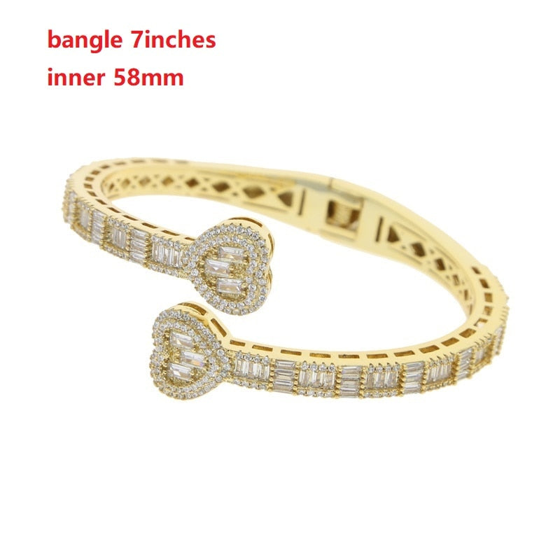 Dazzling Geometric Classic Heart-Shaped Bracelet