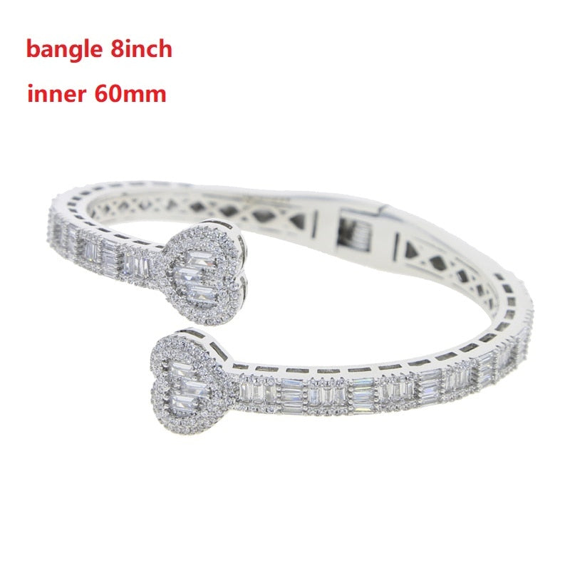 Dazzling Geometric Classic Heart-Shaped Bracelet