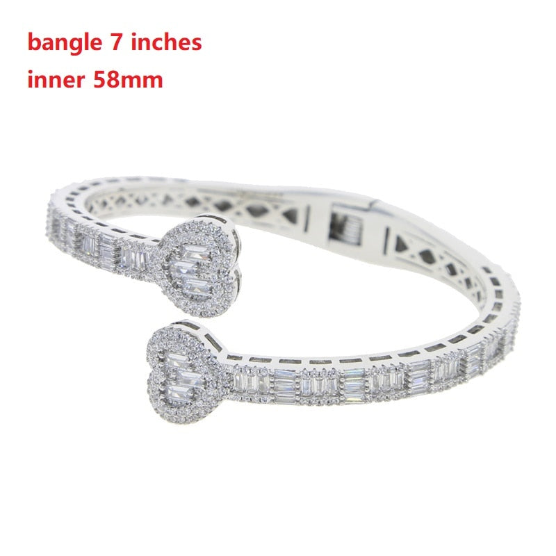 Dazzling Geometric Classic Heart-Shaped Bracelet