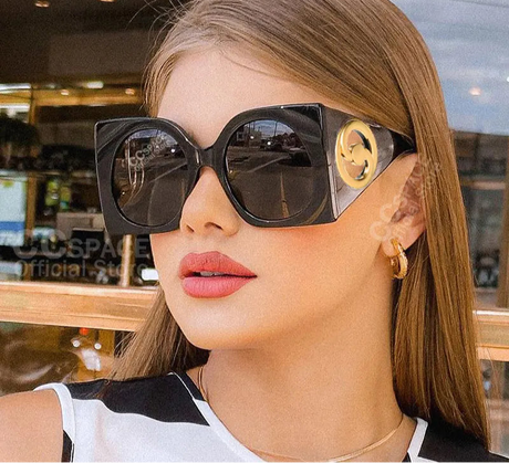 Model using Sunshade Square Large Sun Glasses