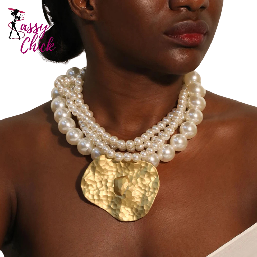 Trendy Vintage Pearls Party Necklace Sassy Chick Logo