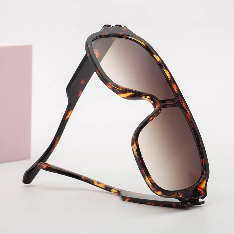 Leopard frame sunglasses