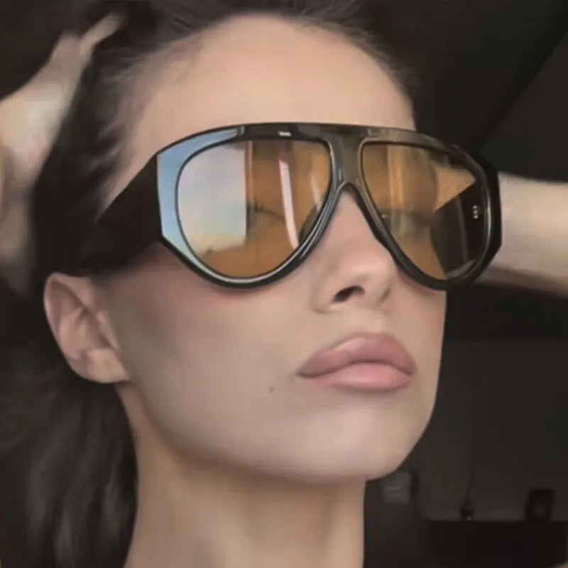 Model using Windproof Punk Oversized Pilot Big Frame Sunglasses