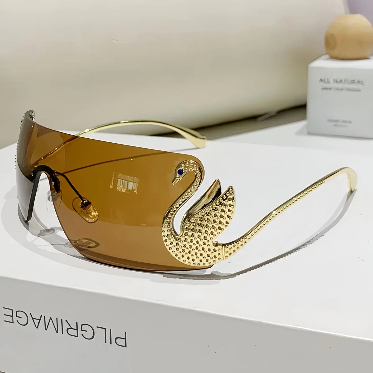 retro-inspired fashion sunglasses