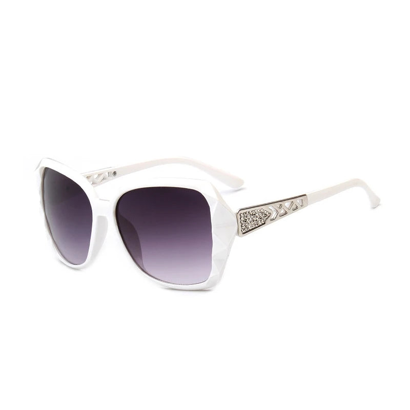 Round polarized sunglasses for women with UV protection
