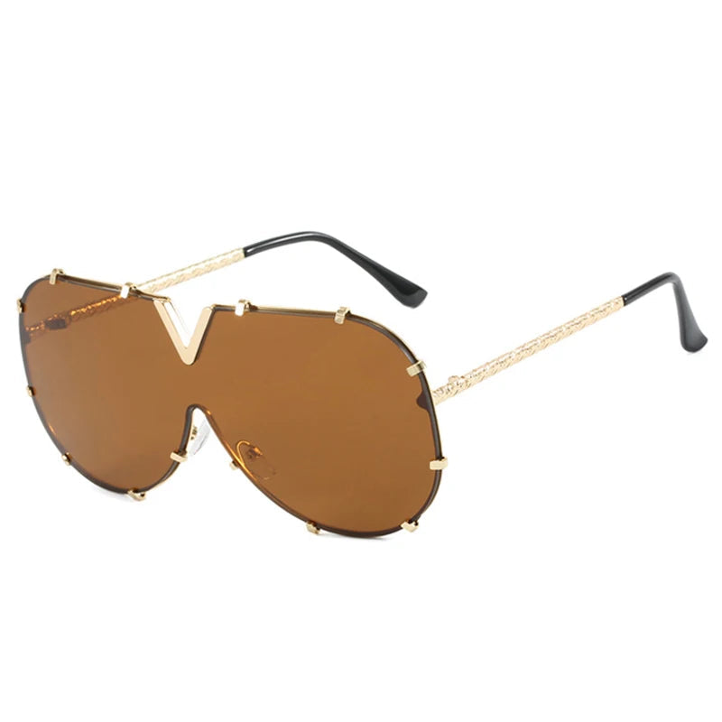 Women’s oversized pilot sunglasses with rivet metal frame and UV400 protection for driving, travel, and outdoor fashion.