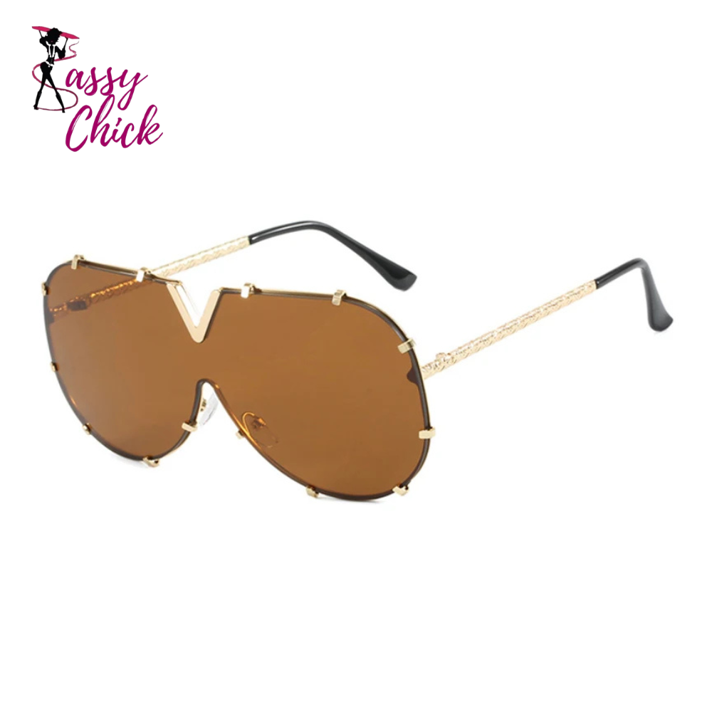 Women’s oversized pilot sunglasses with rivet metal frame and UV400 protection for driving, travel, and outdoor fashion.