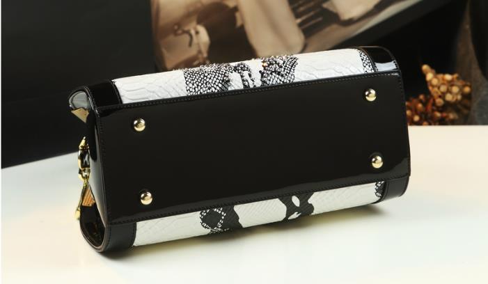 Details Leather Crystal Diamonds Shoulder Bag