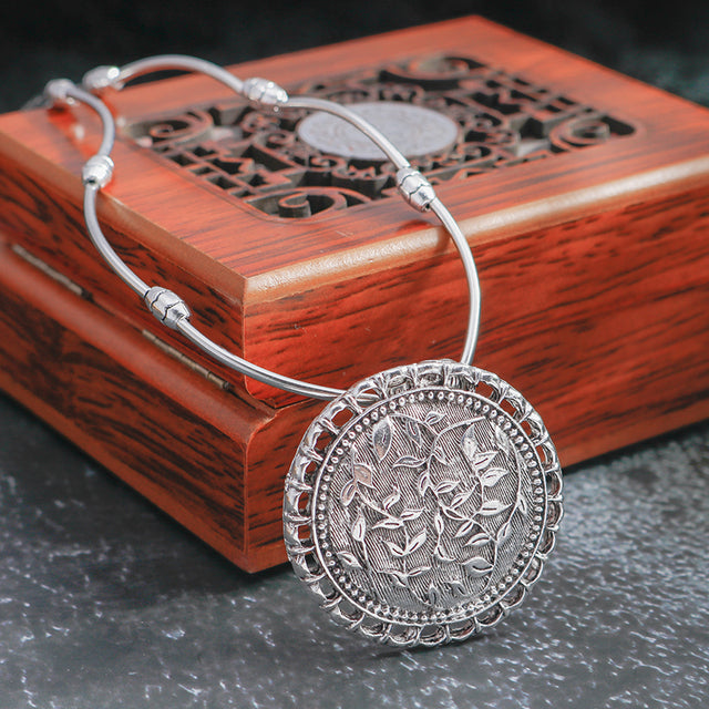 Circle Silver Carved Necklaces