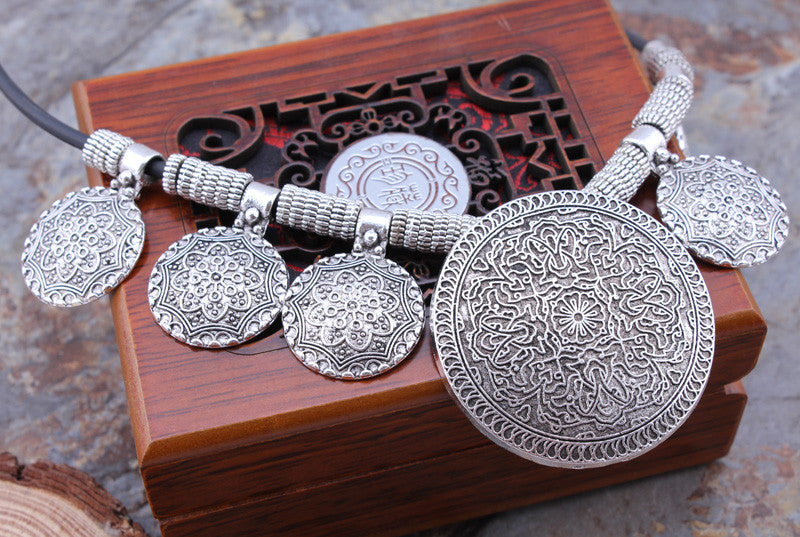 Circle pendant Silver Carved Necklaces