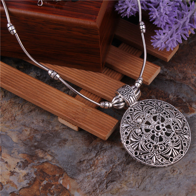 Circle Silver Carved Necklaces