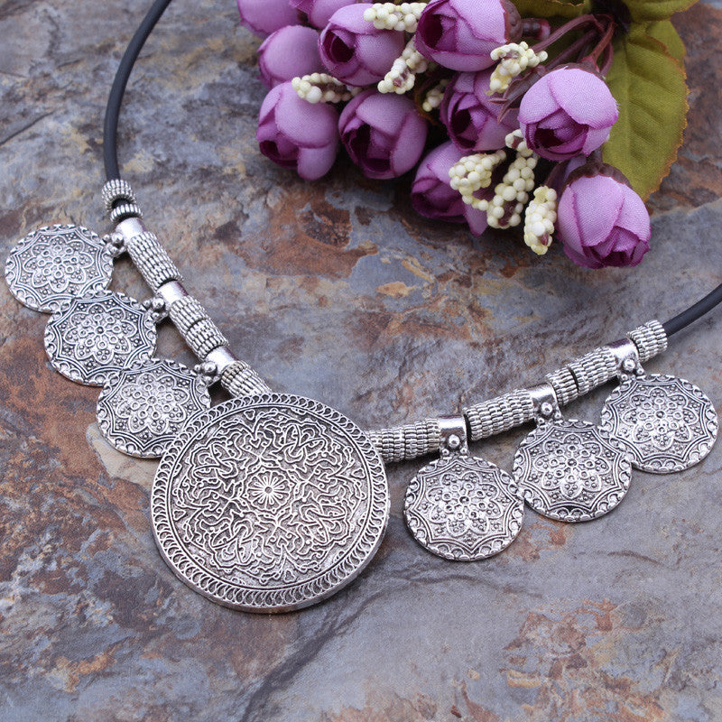 circle Silver Carved Necklaces