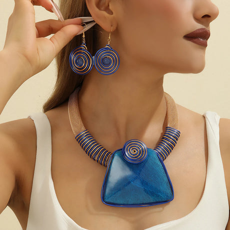 Model using Aluminum Woven Geometric Square Big Resin Jewelry Set