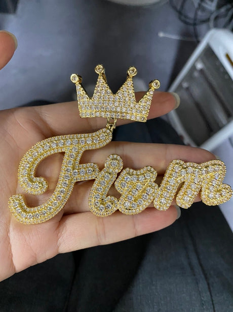 Gold pendant 