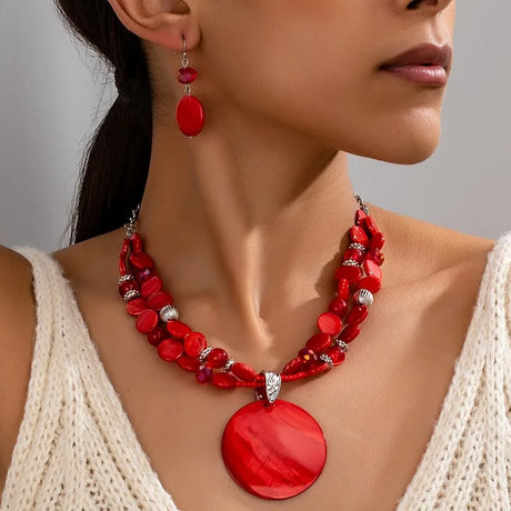 Model Using Bohemian Ethnic Style Exaggerated Red Round Jewerly