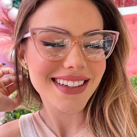 Model using Casual Presbyopia Eyewear