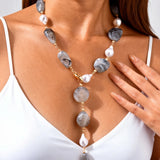Model Using of Chunky Irregular Beaded Collarbone Necklace