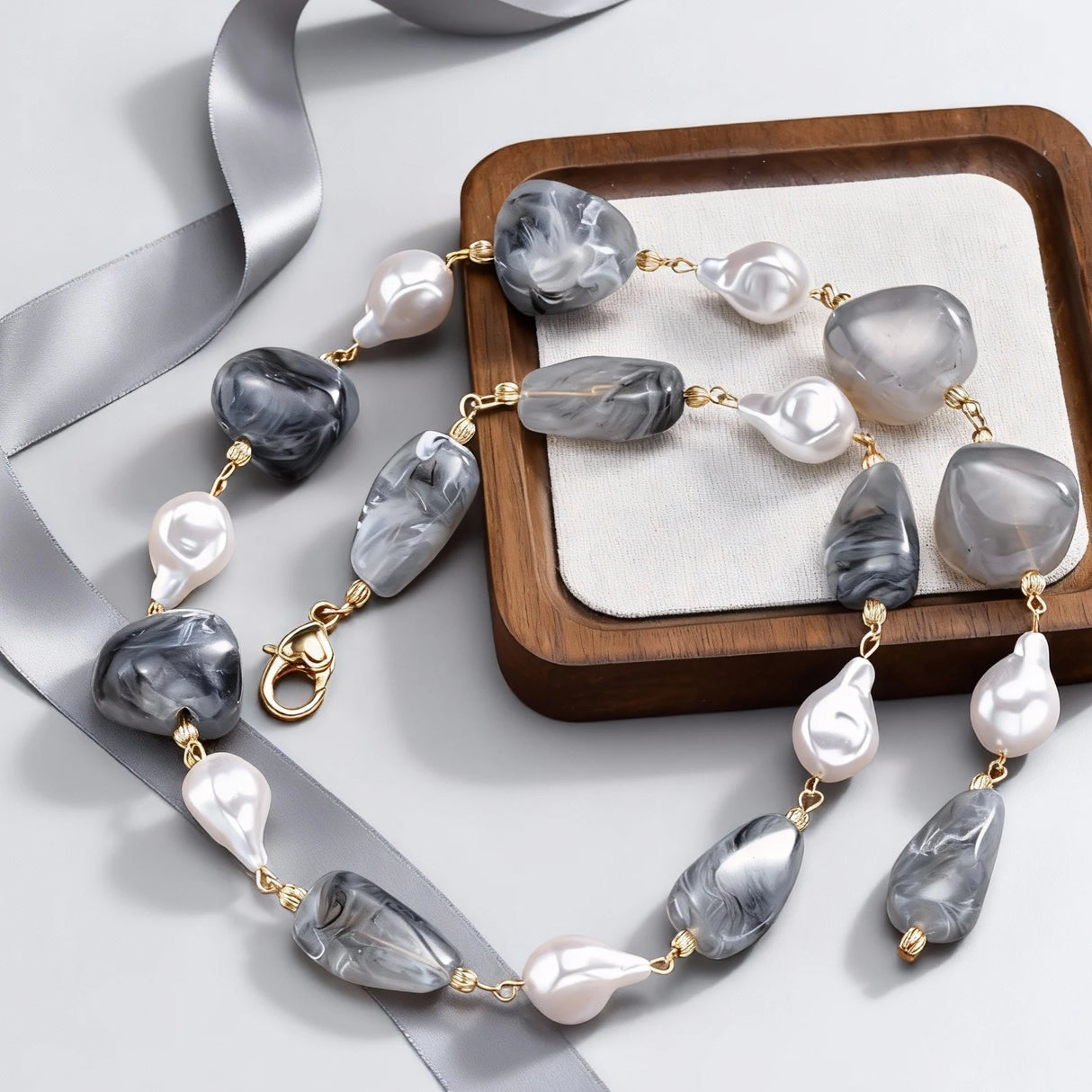 Chunky Irregular Beaded Collarbone Necklace