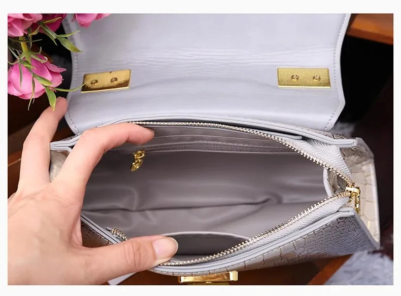 Compartment of Crocodile Pattern Girly Handbag