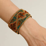 Model Using Ethnic Style Bohemian Rhinestone Acrylic Beads Bracelet