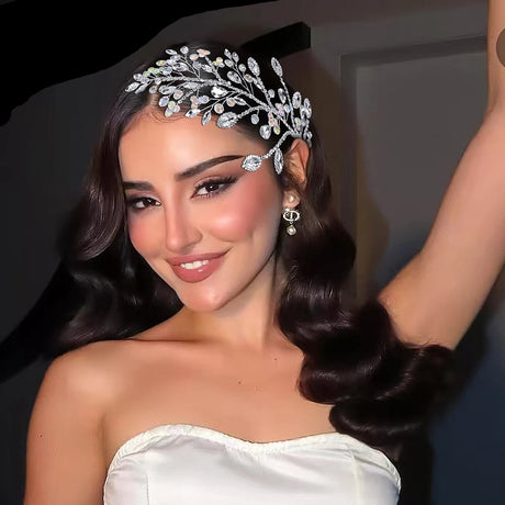 Model using Exquisite Rhinestone Bride Crystal Hair Ornament Banquet