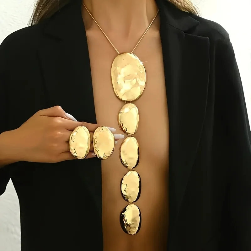 Model Using Geometric Ellipse Style Irregular Hammer Pattern Jewelry