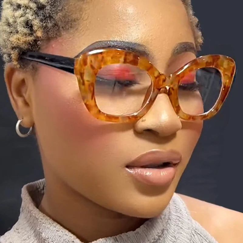 Model Using Ladies Retro Anti-blue Light Eyeglasses