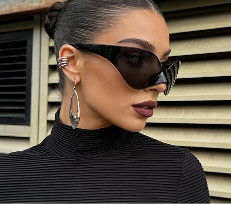 Model Using Ladies UV400 Punk Goggle Sunglasses