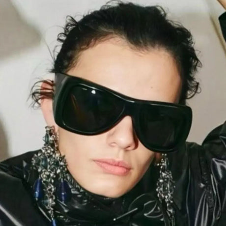 Model Using Large-Frame High-End Fashion Sunglasses