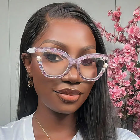 Model Using Large Frame Anti Blue Light Elegant Glasses