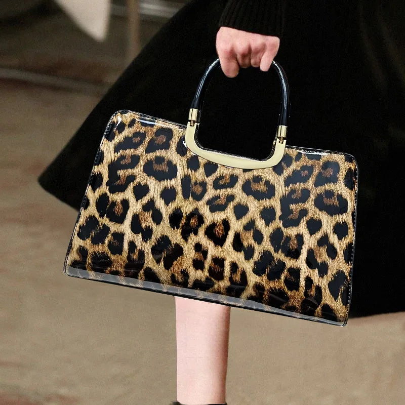 Holding Leopard Print Multiple Compartments Retro Shoulder Bag
