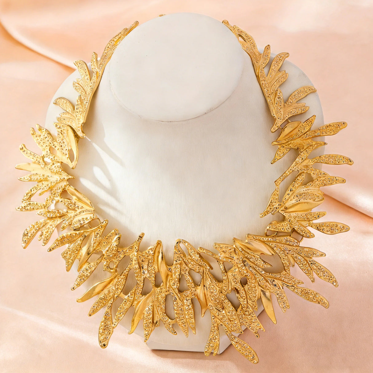 Luxurious Versatile Exaggerated Women's Metal Choker
