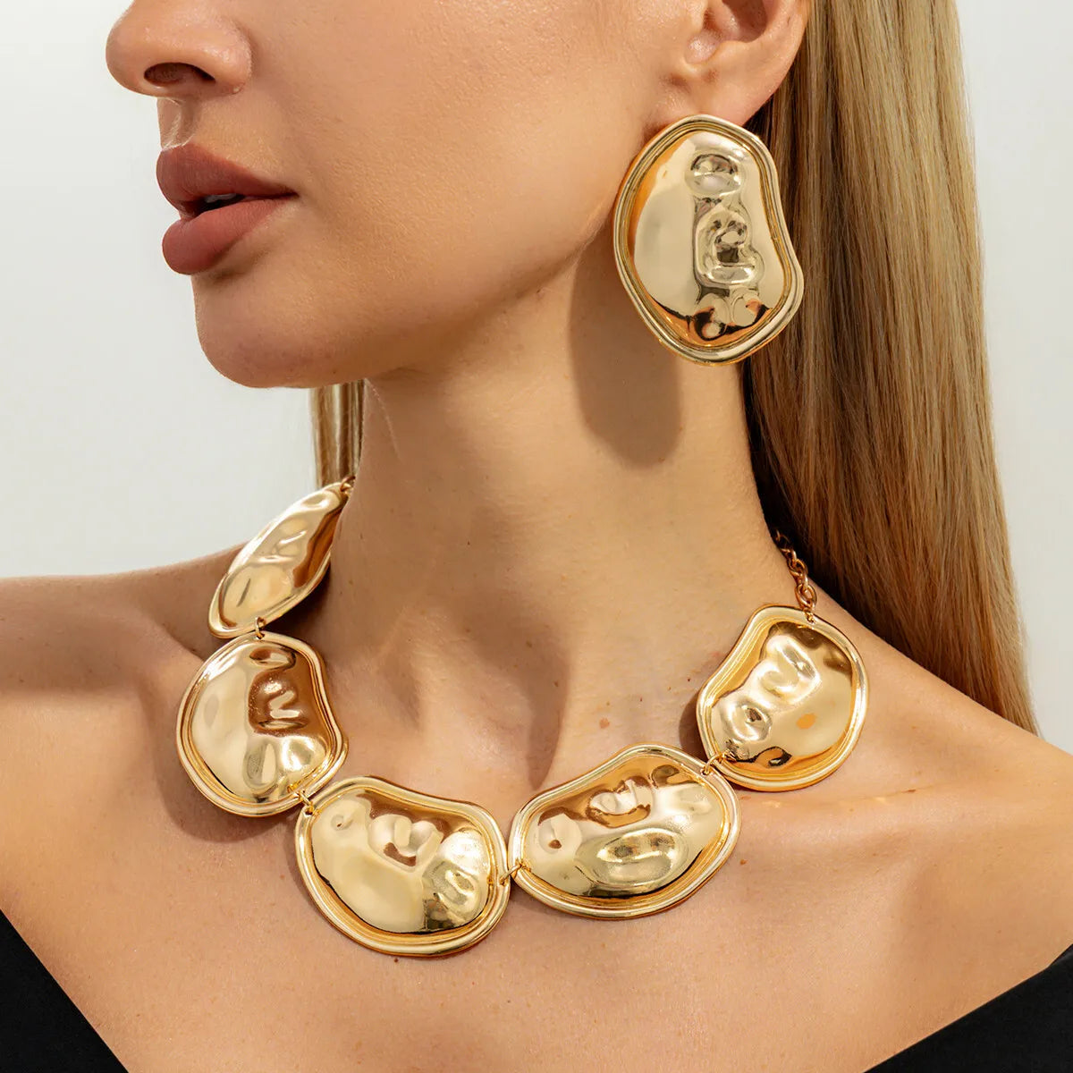 Model Using Luxury Exaggerated Punk Geometric Torques Jewelry Set