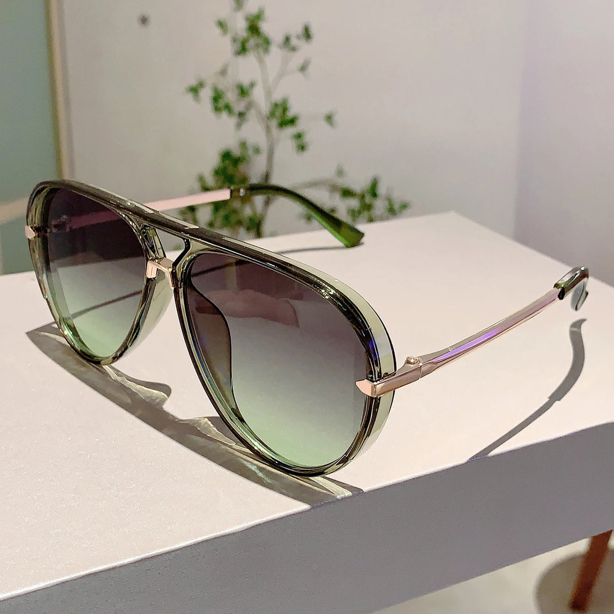 Luxury Metal Decoration Women Sunglasses