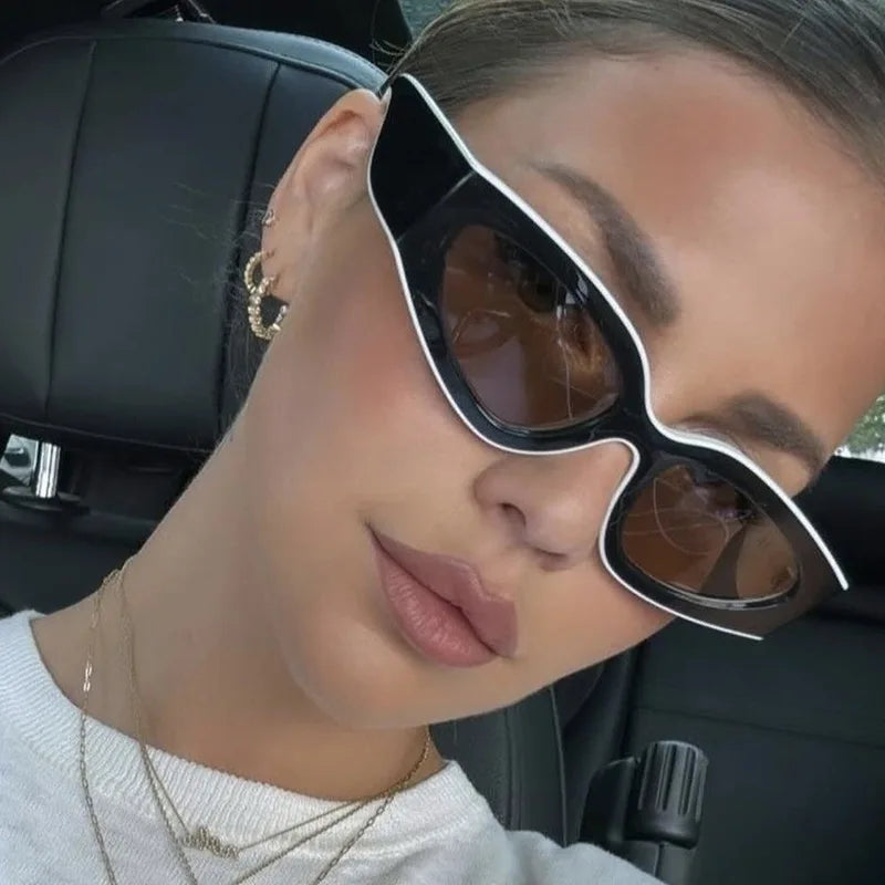 Model Using Oval UV400 Retro Cost Effective Sunglasses